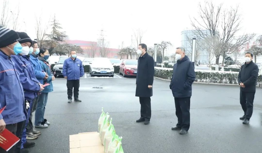 王宝玉书记到开云官方网页-开云（中国）
看望慰问职工和劳模李静敏