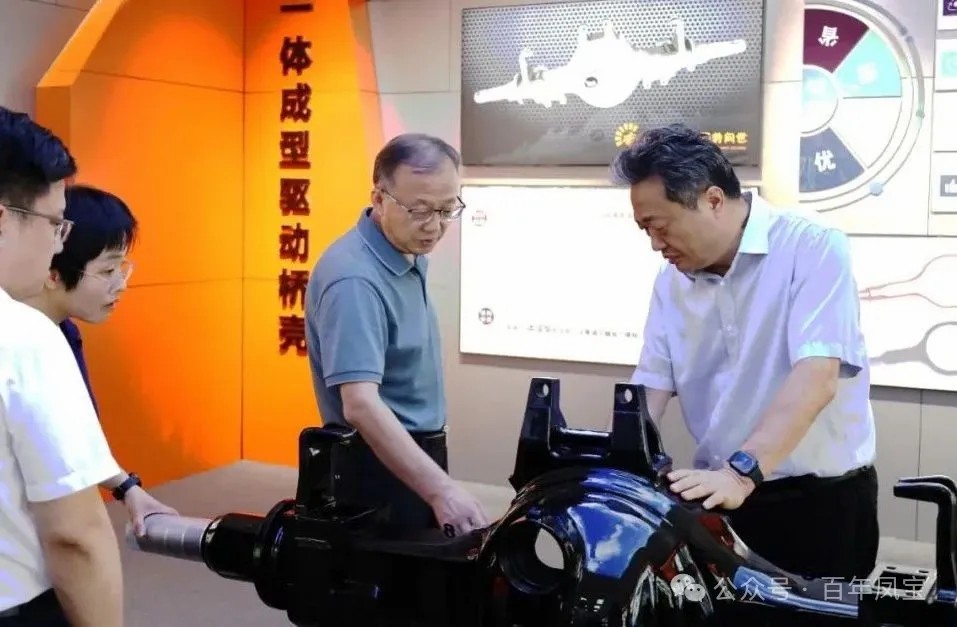 省发改委副主任万战伟到开云官方网页-开云（中国）
集团调研指导工作